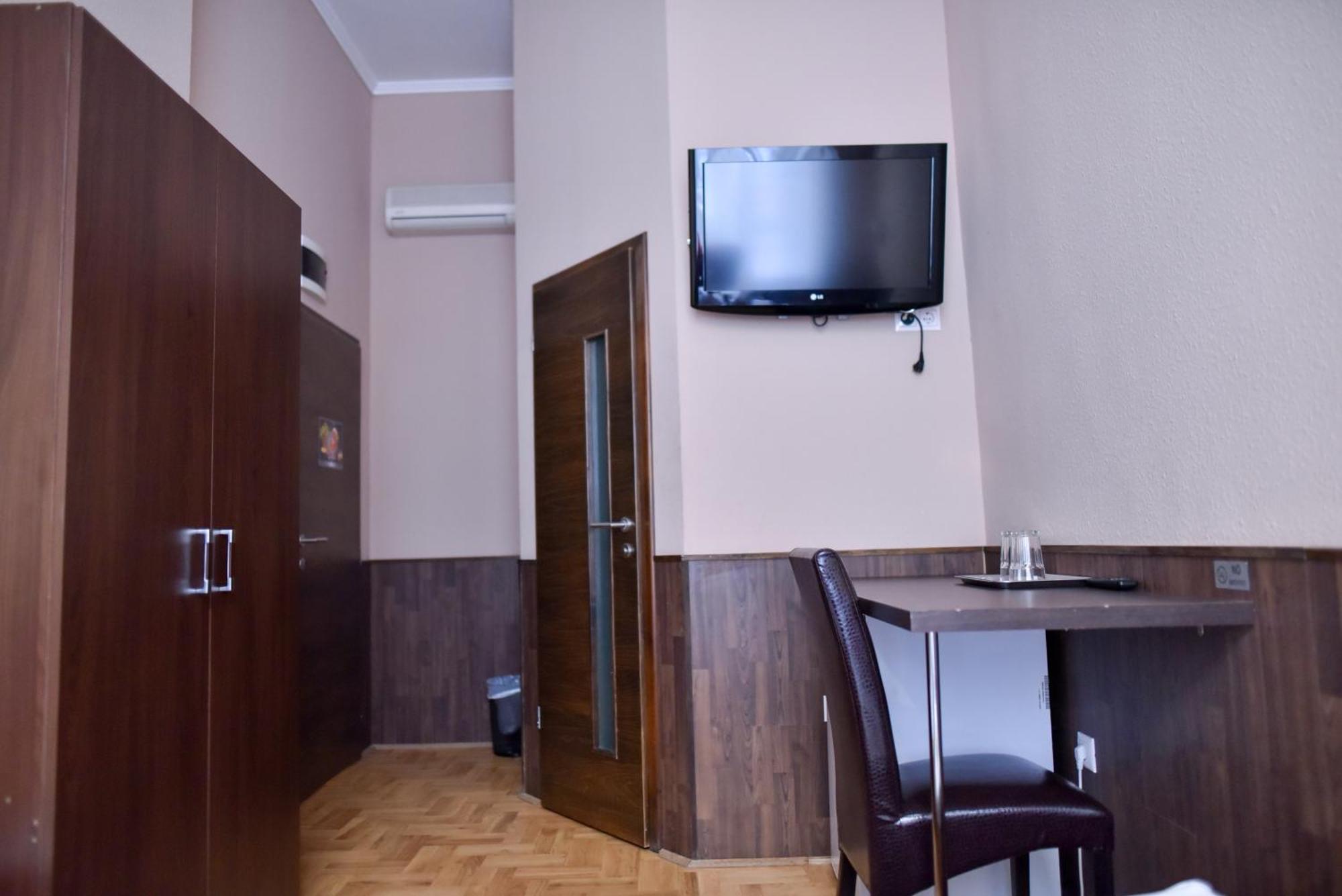 Corvin Point Rooms And Apartments Budapest Bagian luar foto
