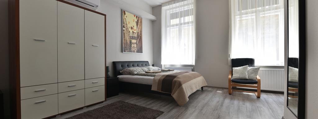 Corvin Point Rooms And Apartments Budapest Bagian luar foto