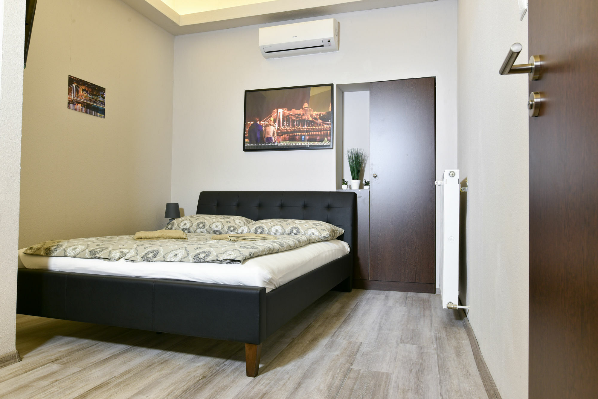Corvin Point Rooms And Apartments Budapest Bagian luar foto